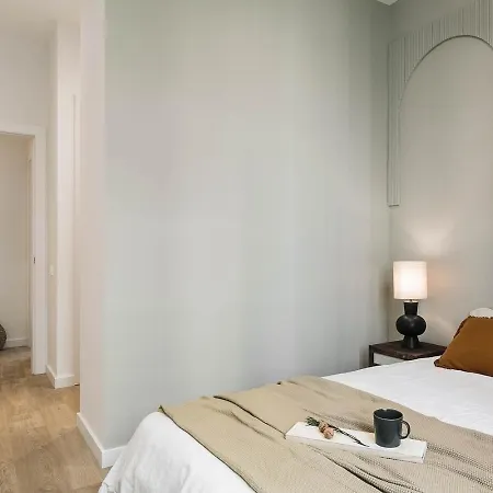 Pontone - 2 Bedrooms And Balcony In Eixample Dreta Barcelona