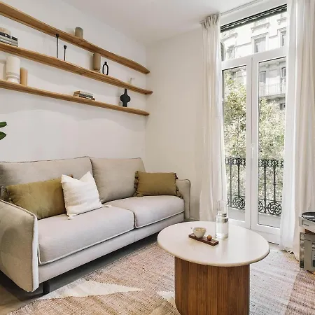 Pontone - 2 Bedrooms And Balcony In Eixample Dreta شقة