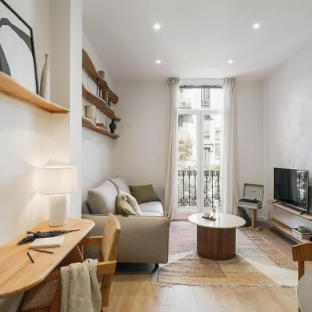 Pontone - 2 Bedrooms And Balcony In Eixample Dreta Βαρκελώνη